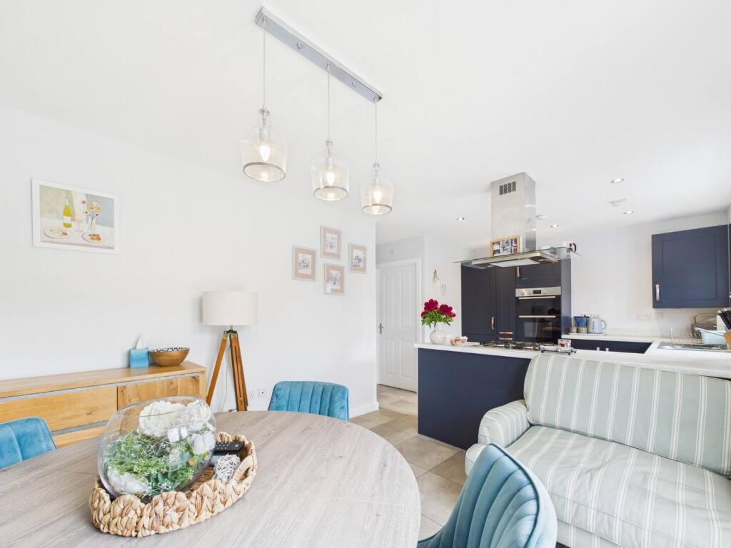 Kitchen/Dining Area