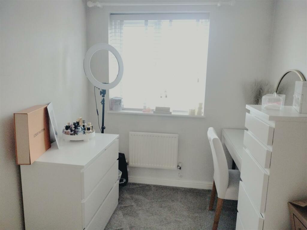 9 cae nant goch bedroom 2.jpg