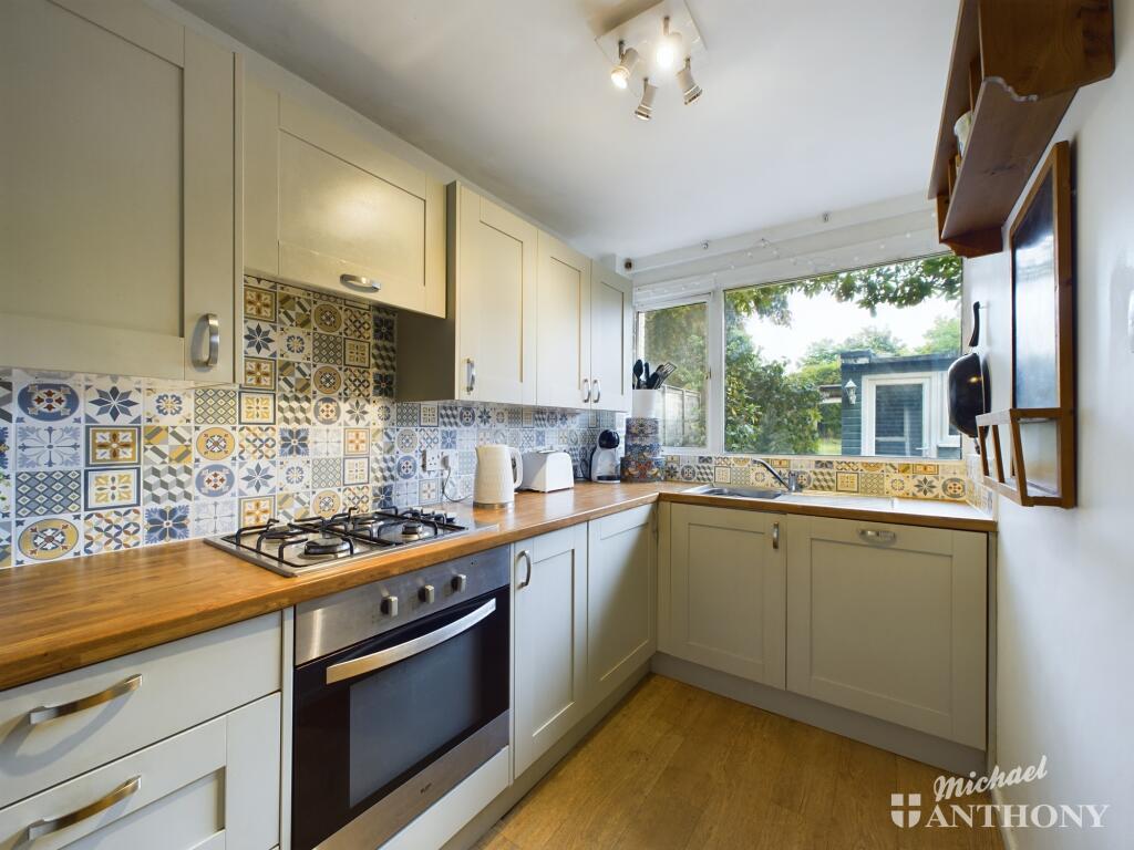 CAM02773G0-PR0176-STILL013