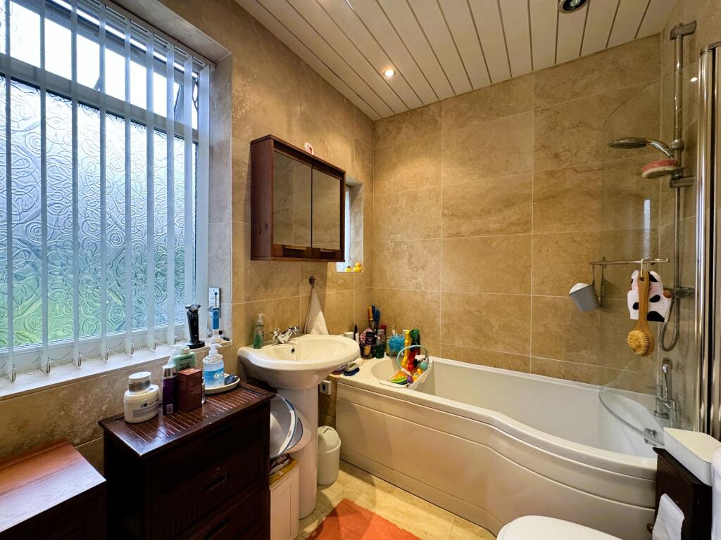 G/floor Bathroom