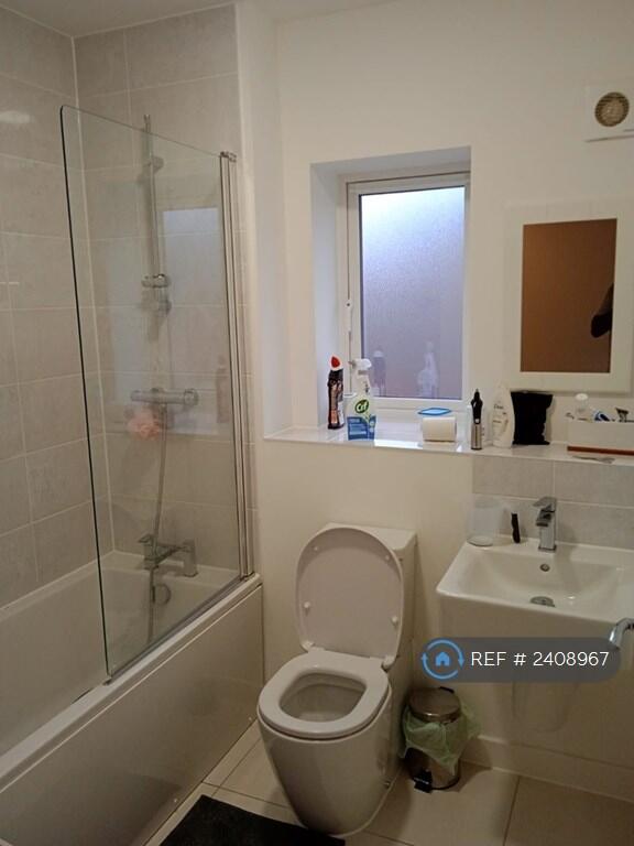Family Bathroom 