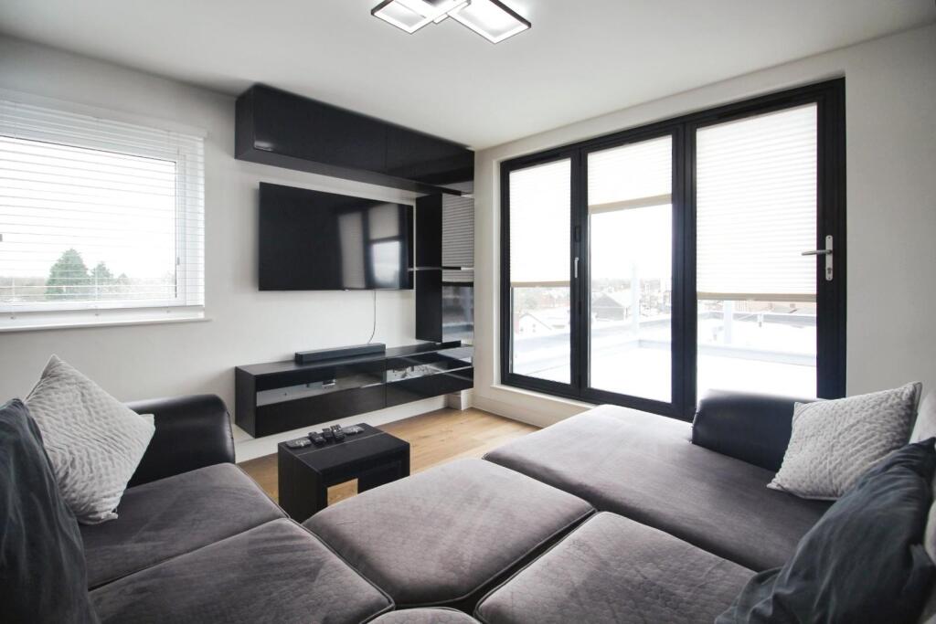 LIVING ROOM 3.JPG