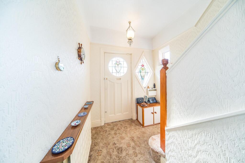 37 Stanley Road hall.jpg