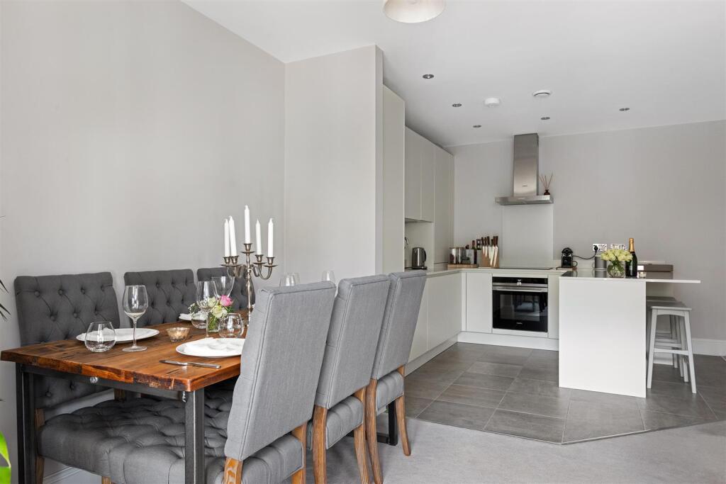 Kitchen / dining area