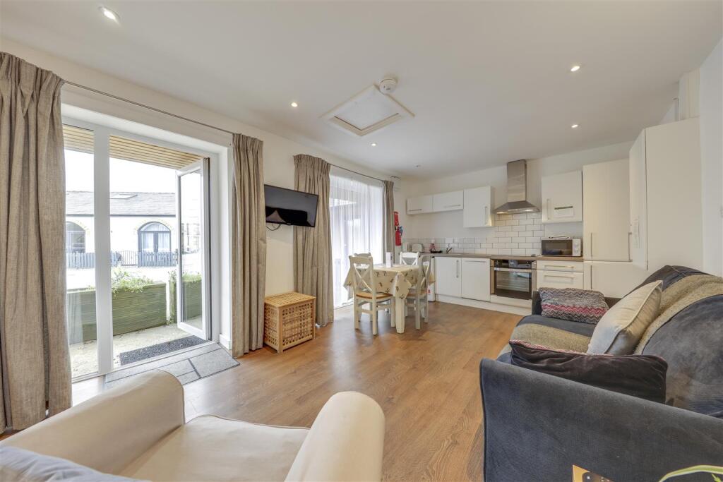 Paddock Open Plan Lounge / Kitchen