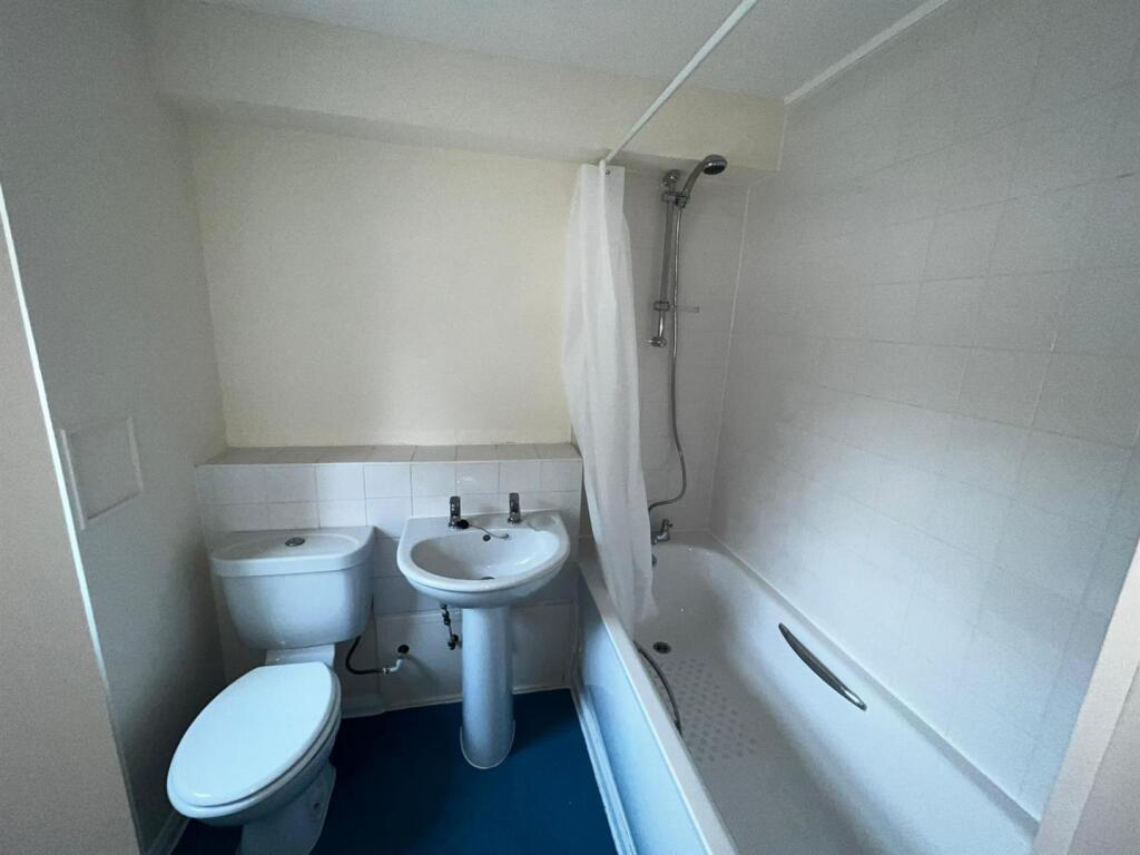 Bathroom ll.jpg
