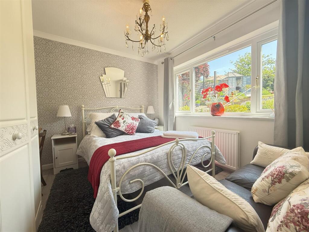 Sitting Room/Bedroom 2