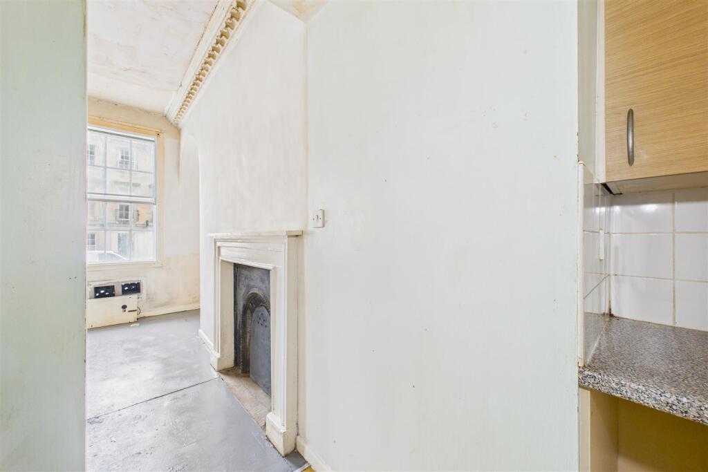 Flat 1, 2 Fountain Buildings, Walcot, Bath BA1 5DU