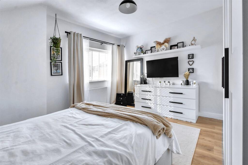 Bedroom One_4.jpeg