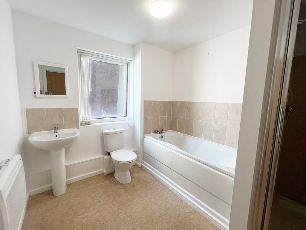 16 Dutton Court 6