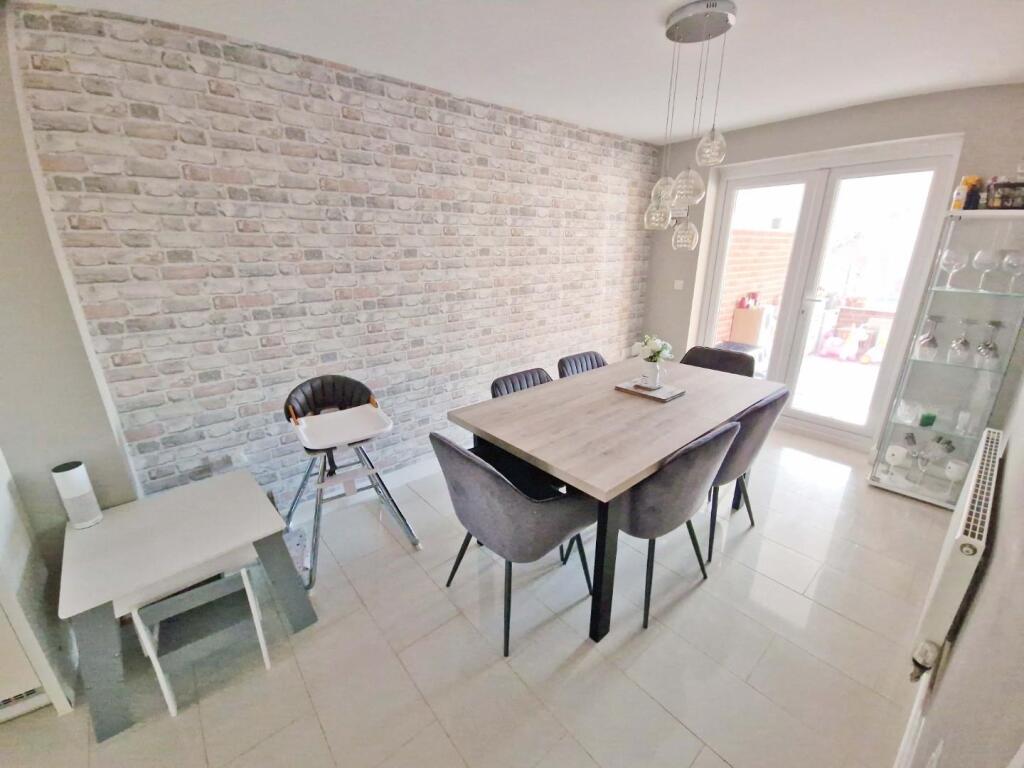 Dining area2.jpg