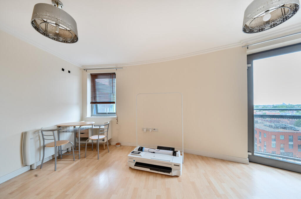 1304507-11-683ee2...