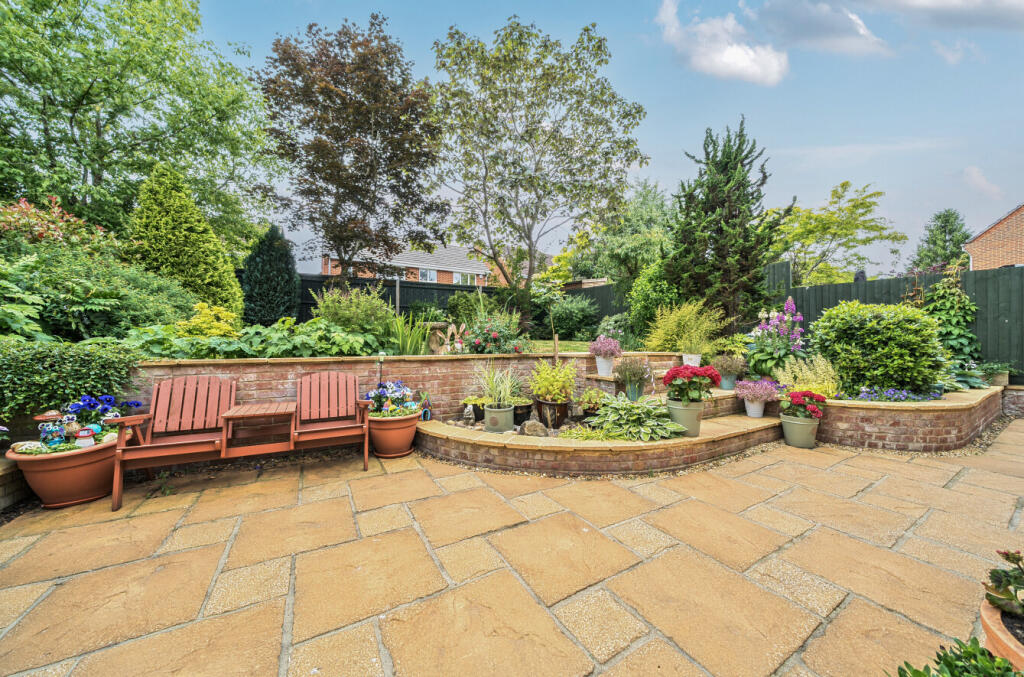 1304835-19-684823...