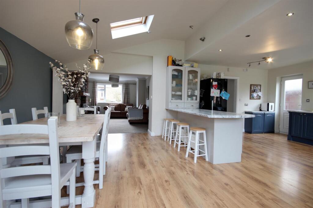 COMBINED KITCHEN &amp; DAY ROOM