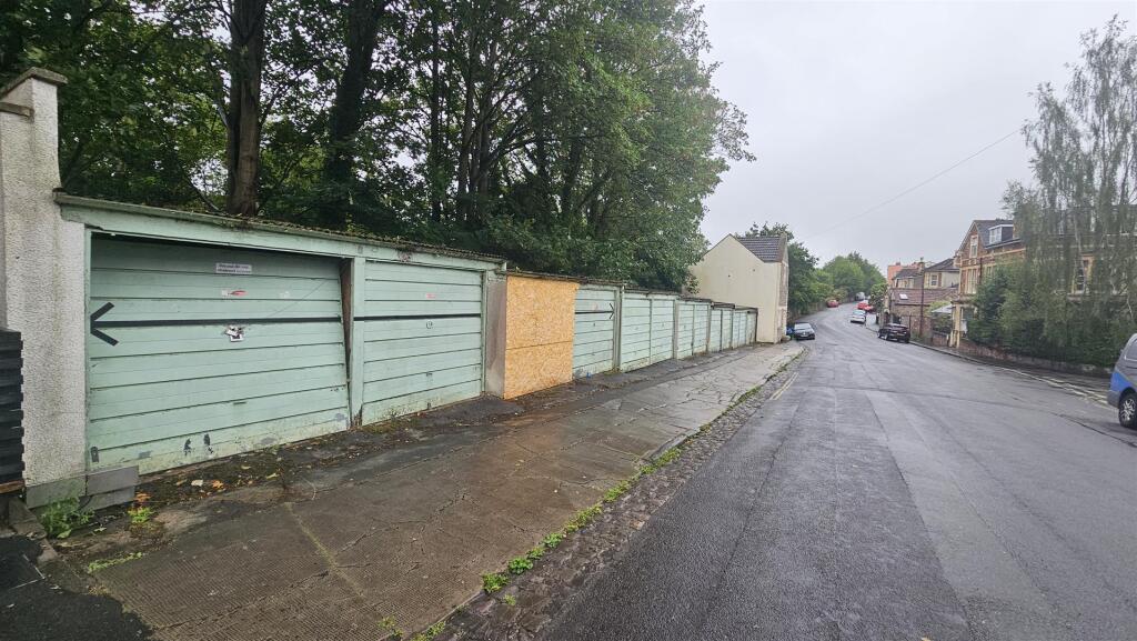 Garage 8 - 3 - Kensington Road