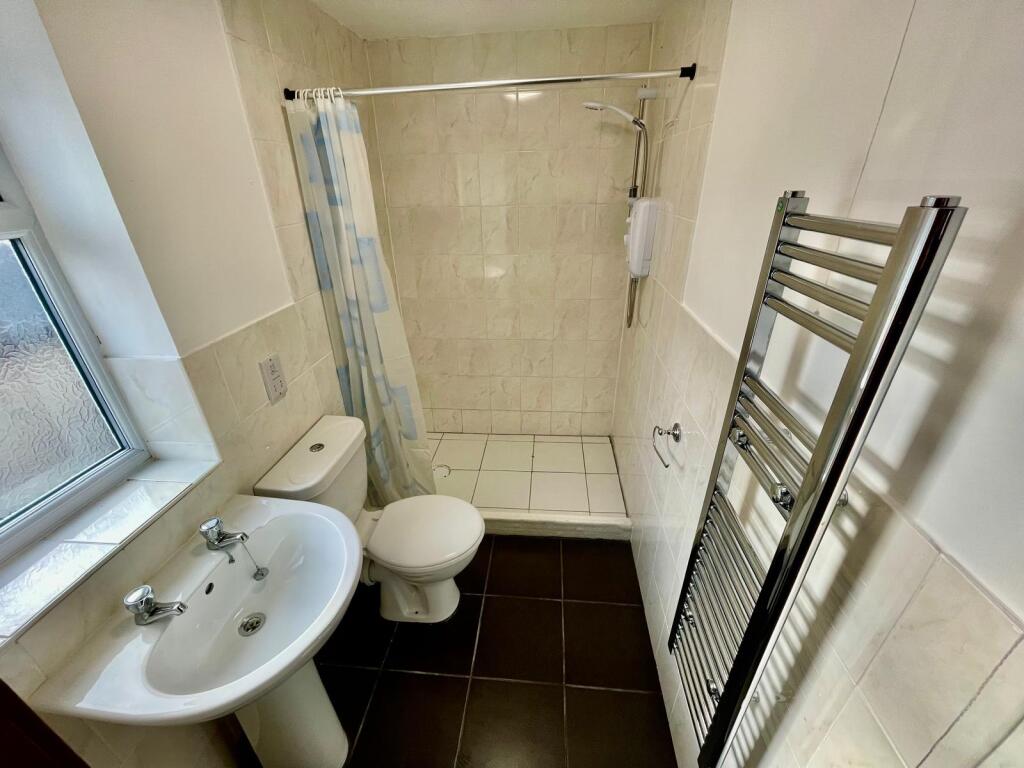 bathroom .jpeg