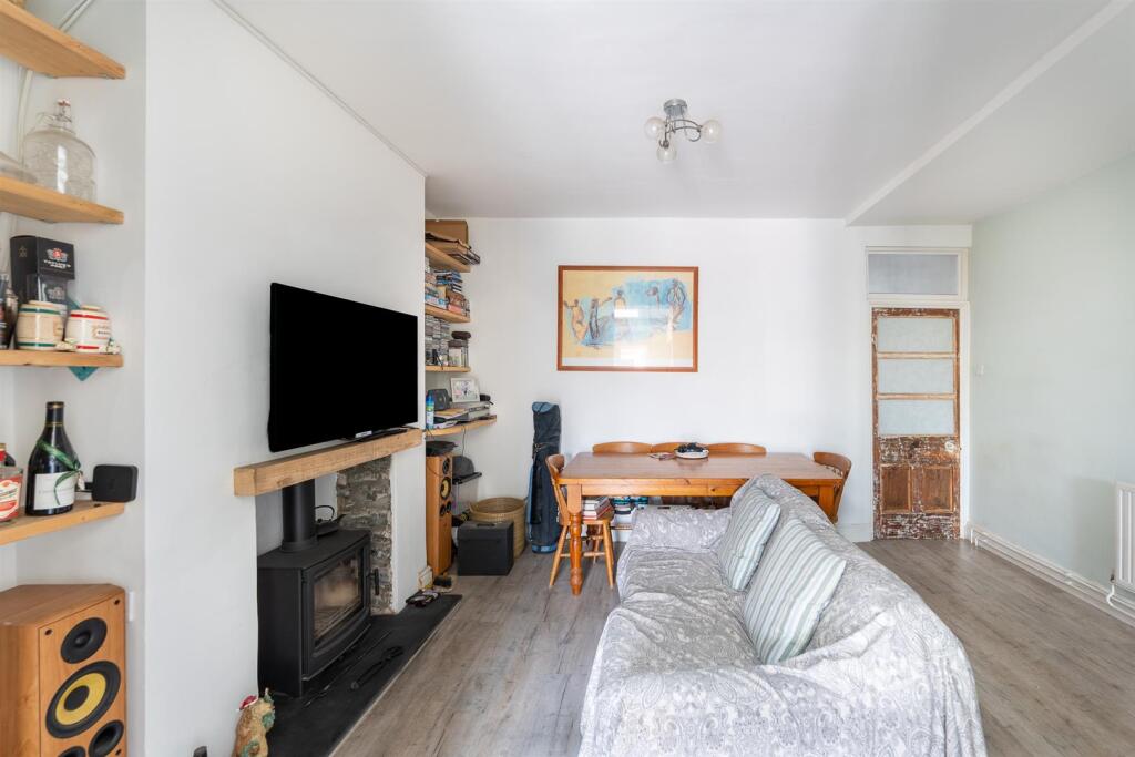 Sitting / dining room