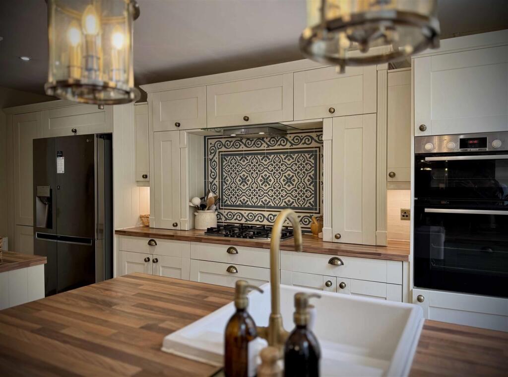 Kitchen d.jpg