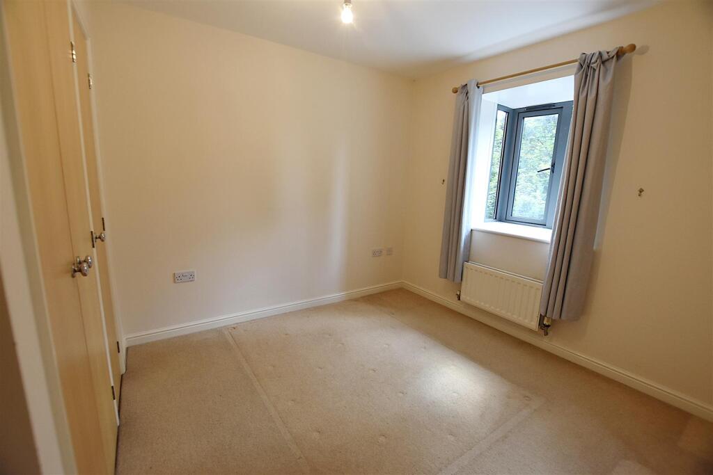 17 Medina House - Bedroom (brochure).JPG