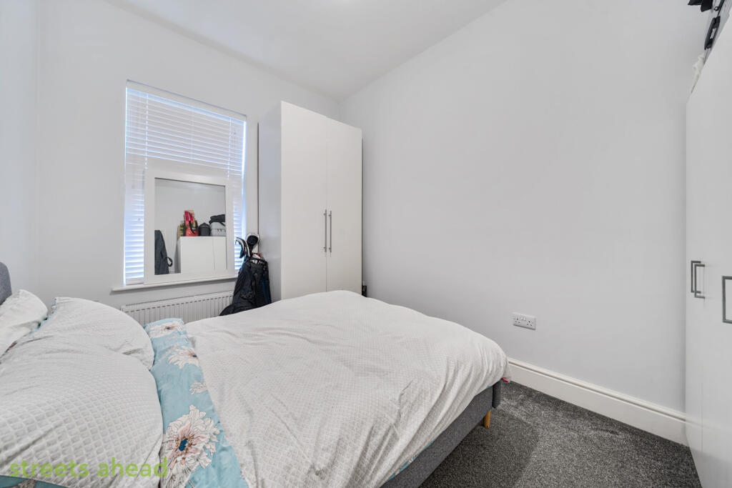 8e8ec551-4880-43f...