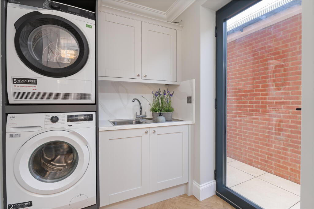 Sabre Close Show Home
