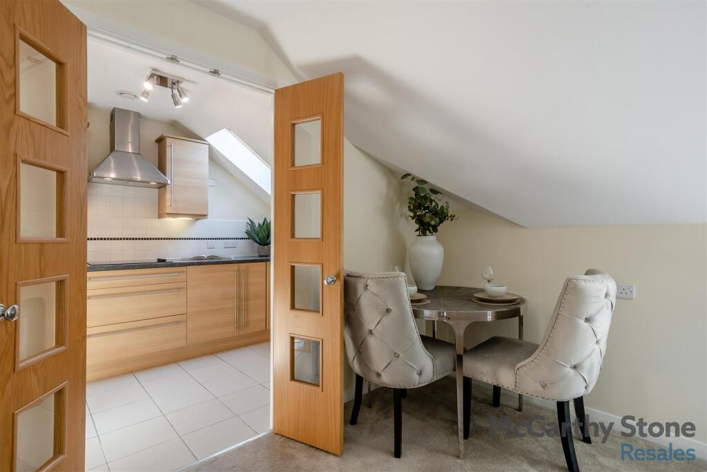 8643041-interior04.jpg