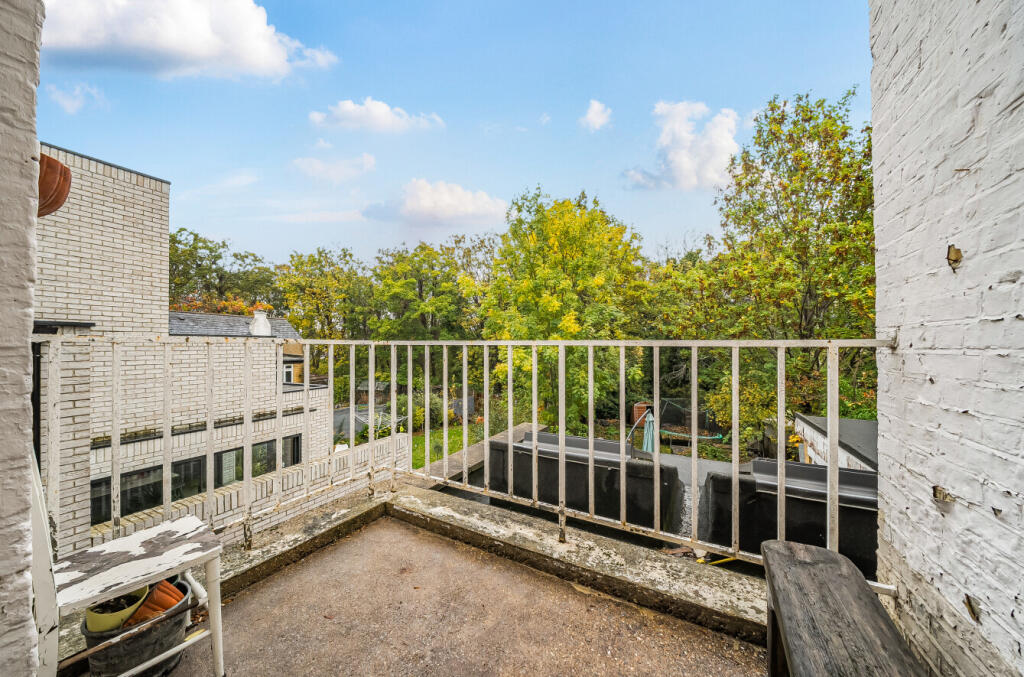 1372593-8-68fa0b0...