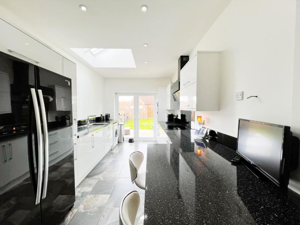 Kitchen pic 1.jpg