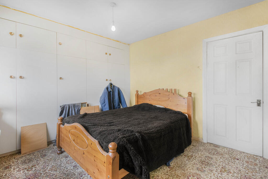 Bedroom 1 (2)