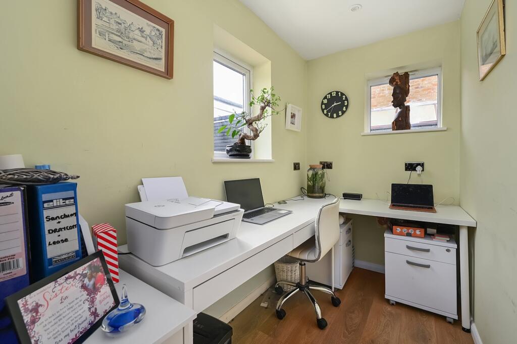 Study / Bedroom 5