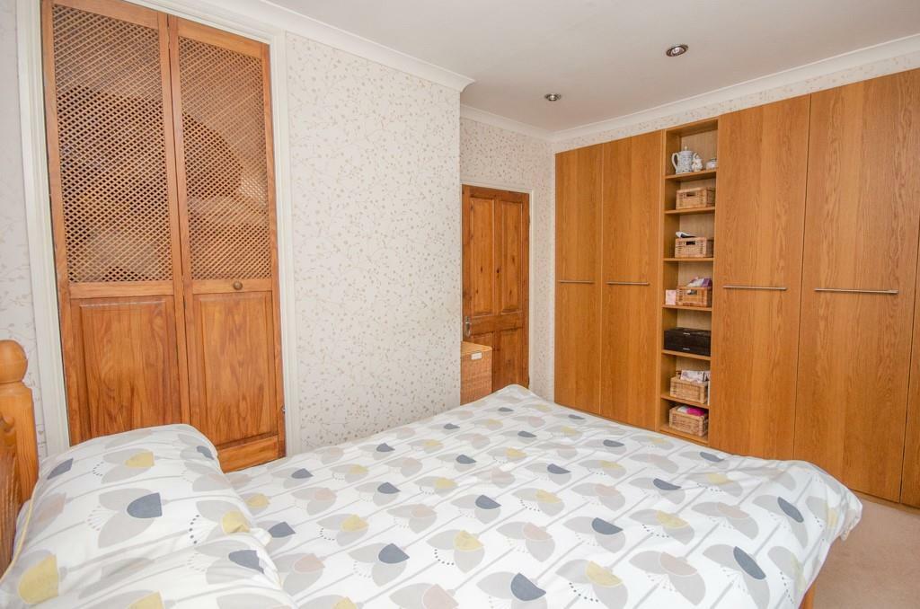 Bedroom 1 pic 2.jpg