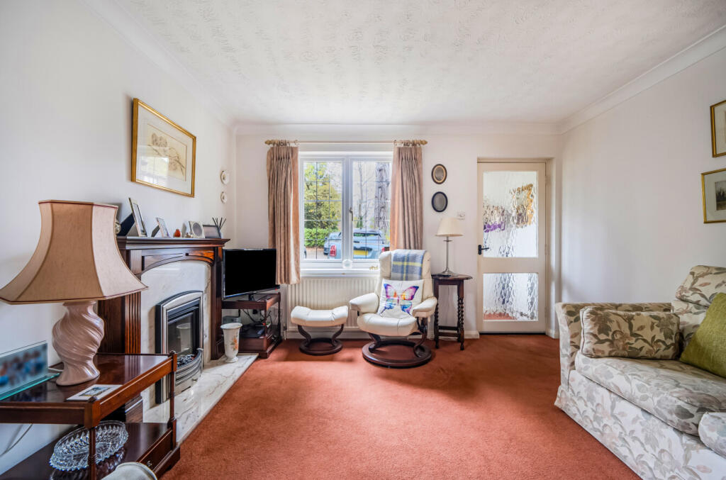 1383451-15-692827...