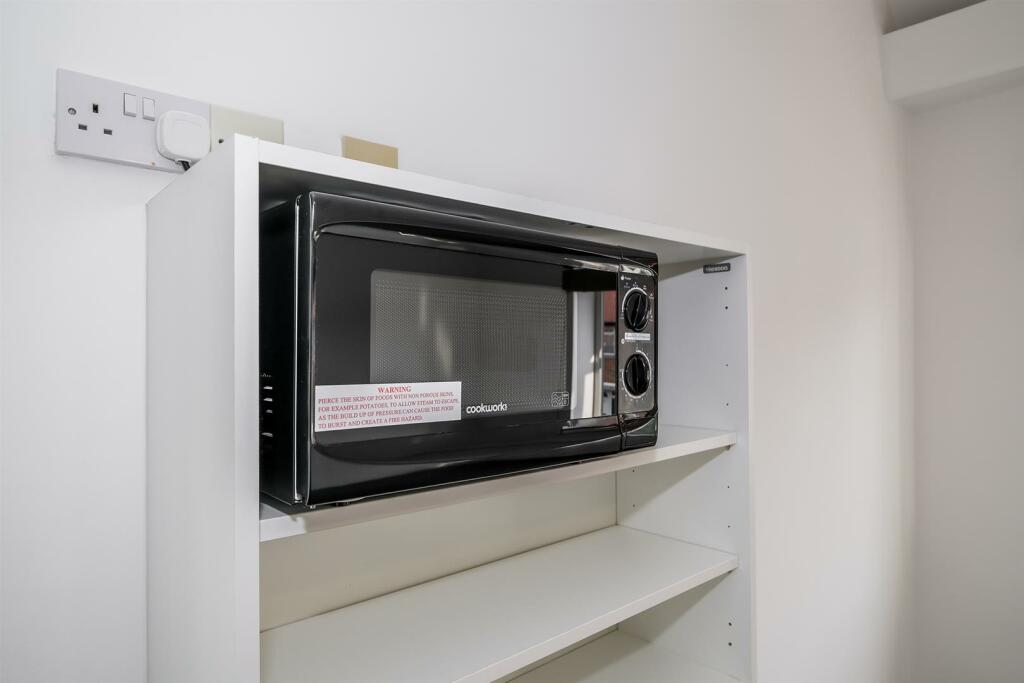 Studio 4, 84 Elphinstone Road-26_web.jpg