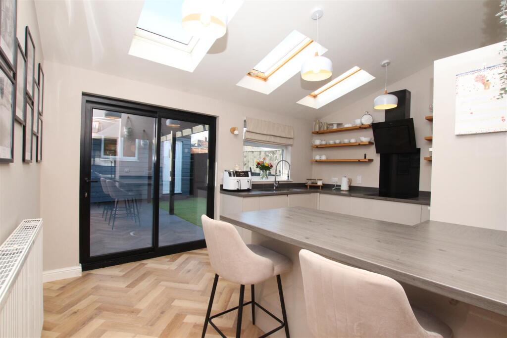 Kitchen Breakfast Room.JPG