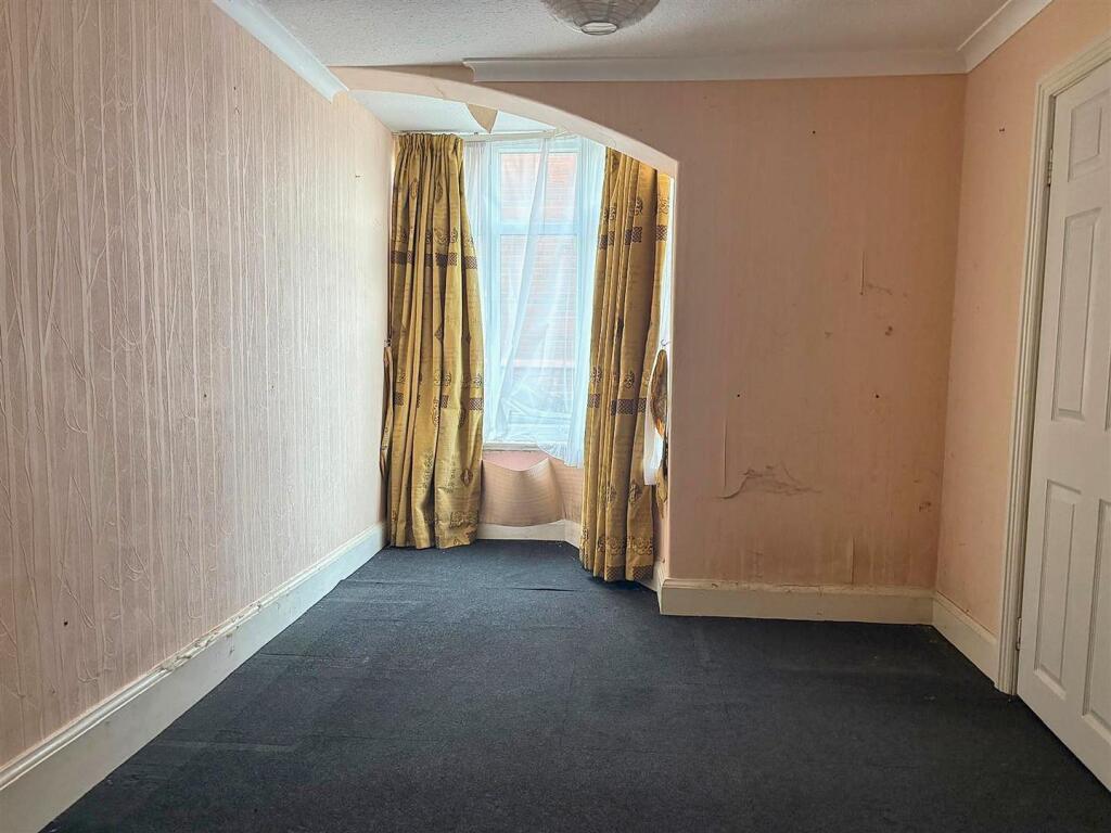 GROUND FLOOR BEDROOM