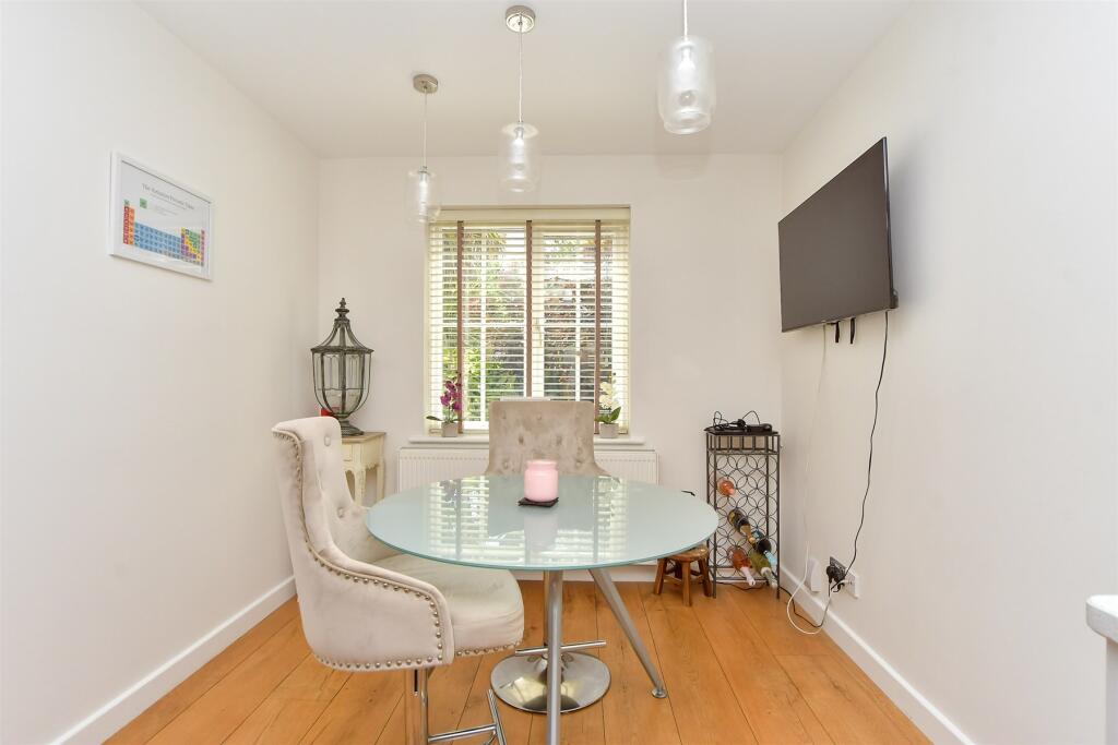 Kitchen/ Breakfast Room