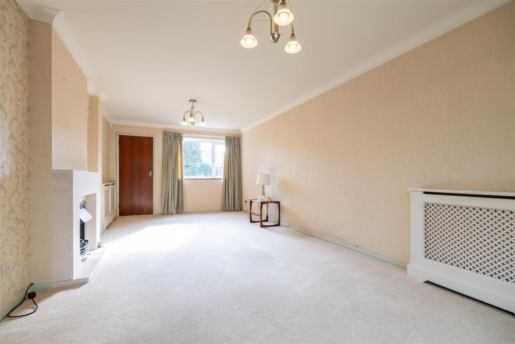 Living room 2 .jpg