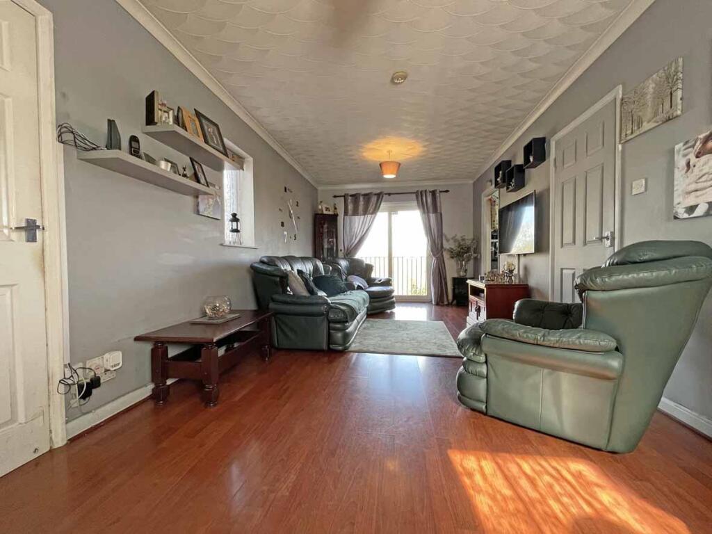 Clittaford View 5 Lounge Front.jpg