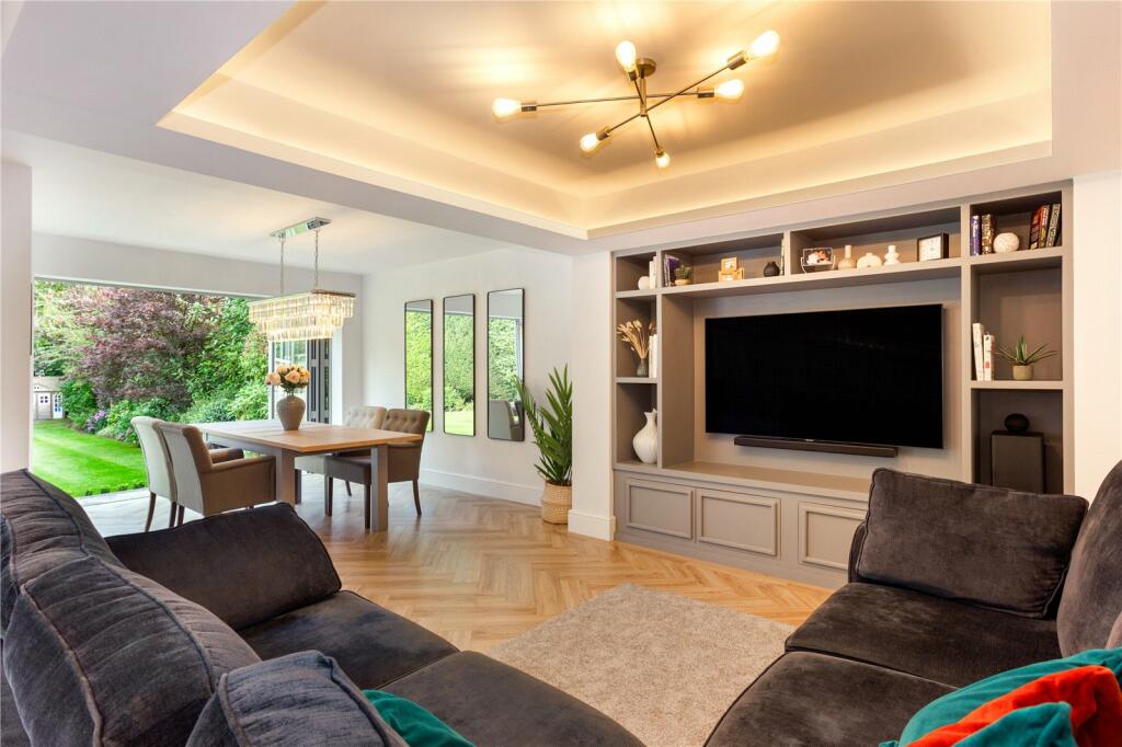 Living/Dining Area