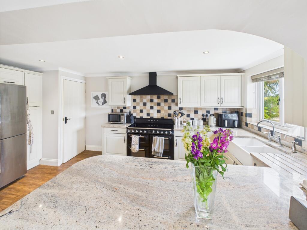 CAM02023G0-PR0150-STILL039