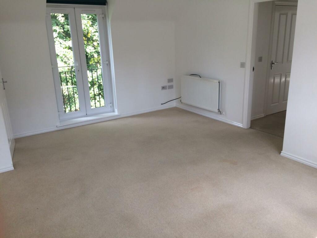 03 - Living Room.JPG