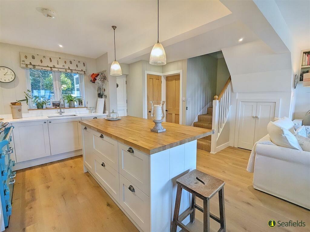 Kitchen/Breakfast Area