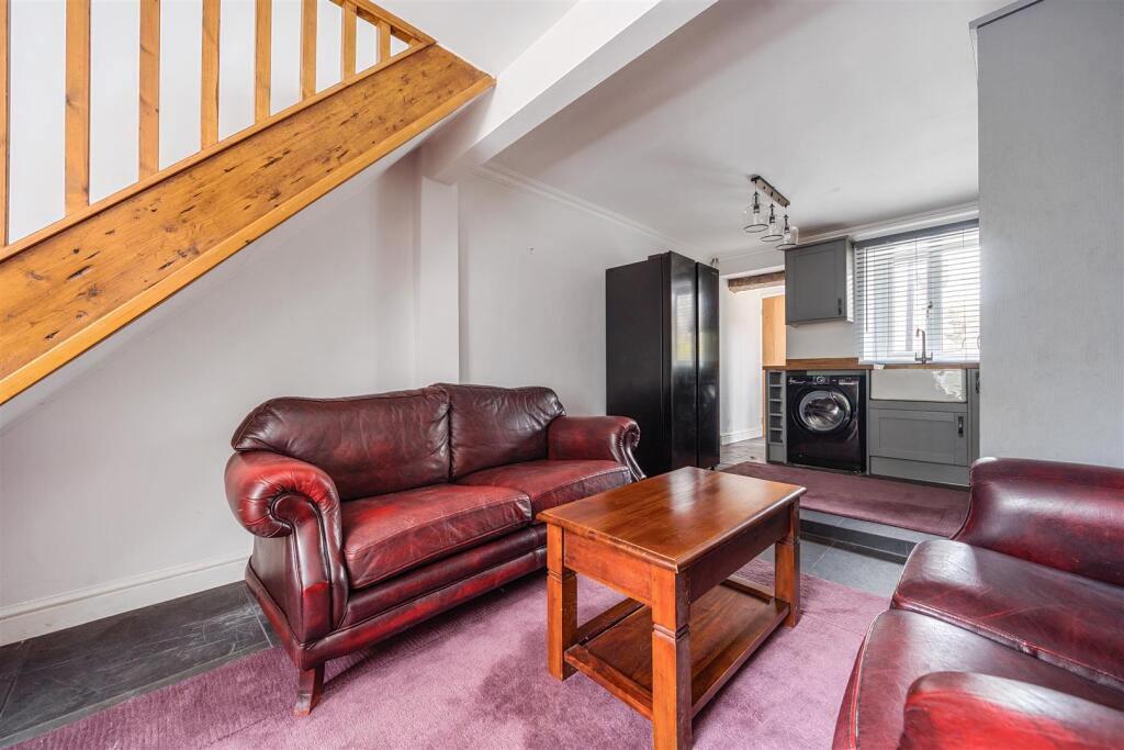 LIVING / DINING ROOM