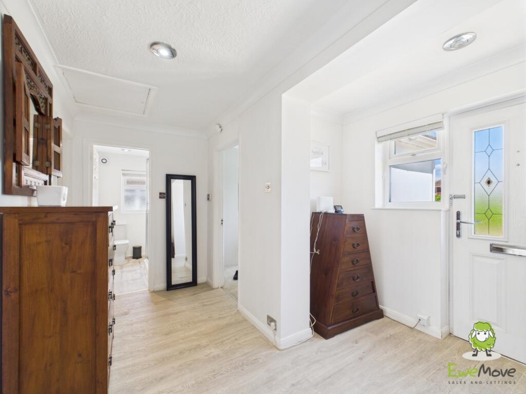 EweMove Basingstoke Estate Agents - 24 Byfleet Ave