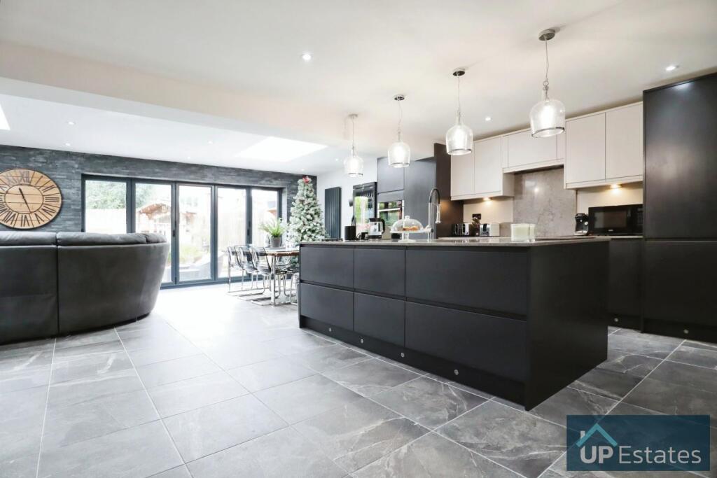LIVING KITCHEN DINER
