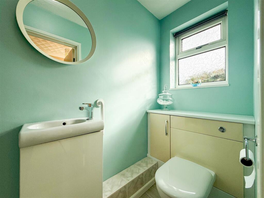 cloak room/shower