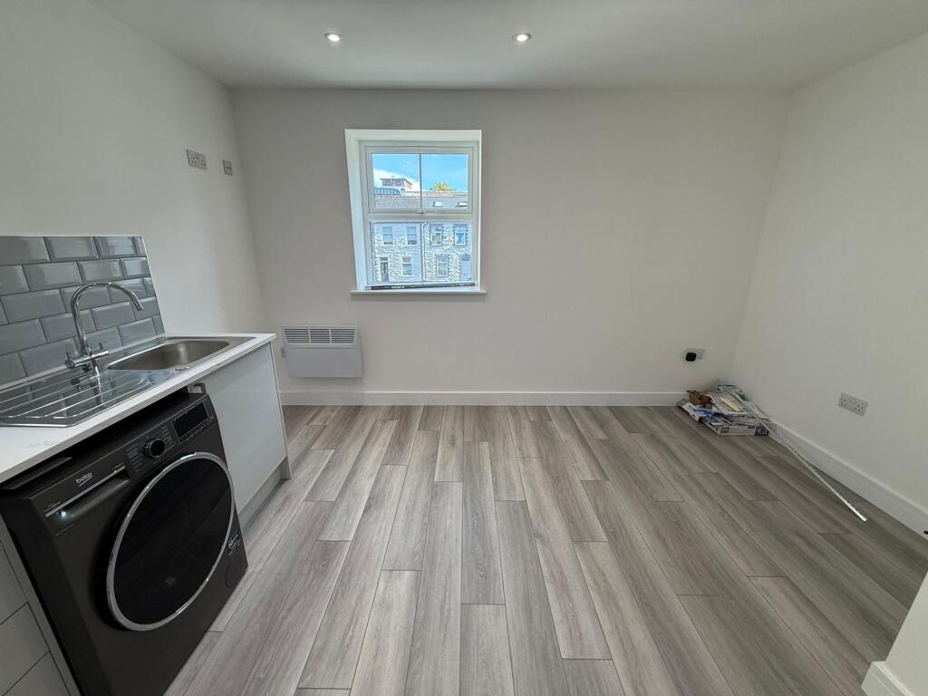 Open Plan Living Room / Kitchen