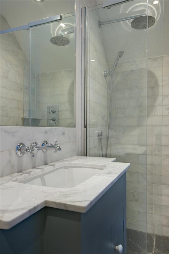 5 The Colony - Master En-suite.jpg