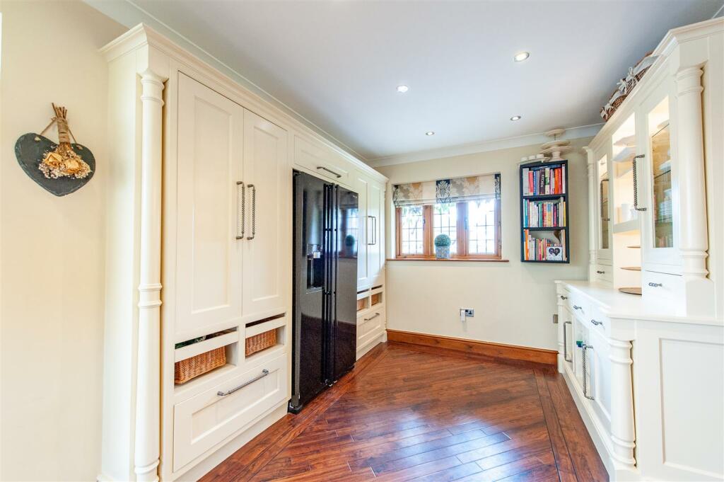 Kitchen..jpg