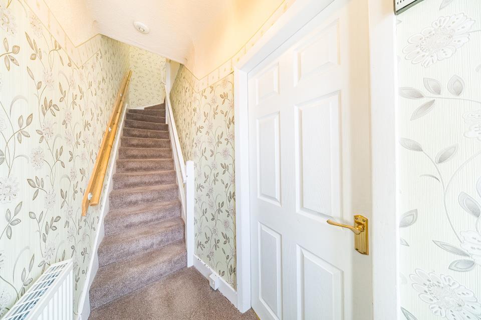 51 Sergrim Road hall.jpg